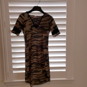 No boundaries small camouflage hooded casual dress.
